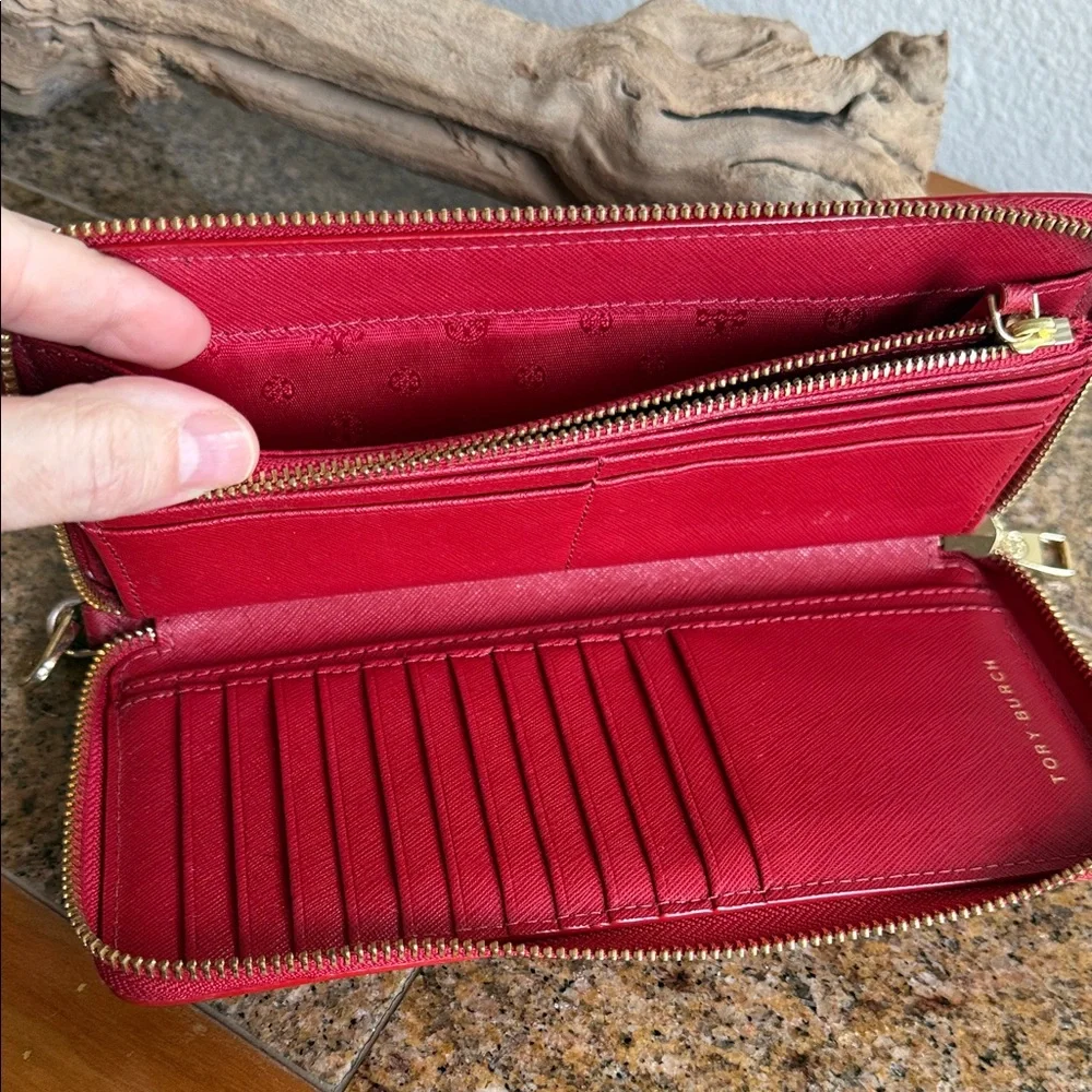 Tory Burch Emerson Continental Red Leather Wristlet Wallet - Picture 3 of 3